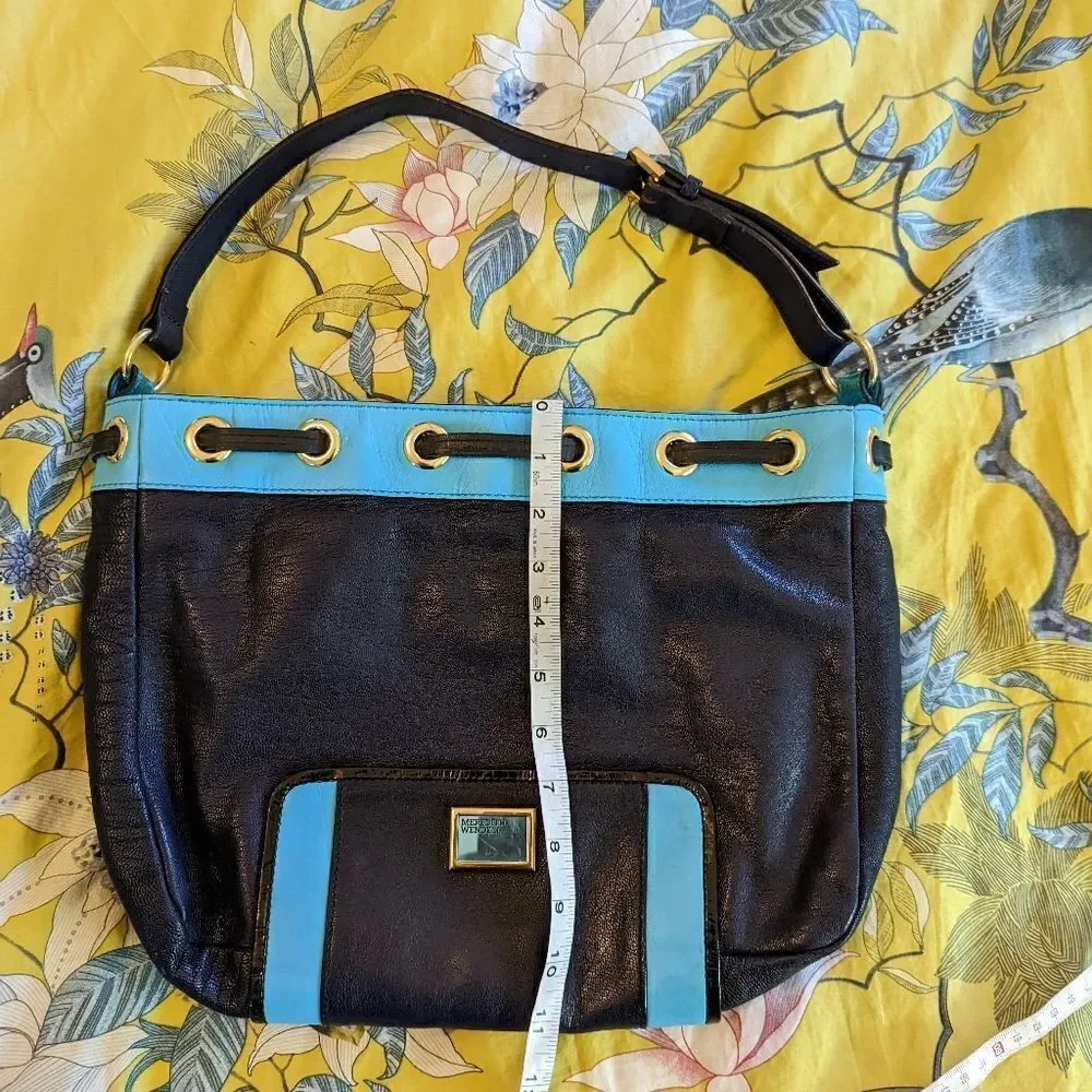 𝅺meredith Wendel powder blue and black pebbled leather bag euc